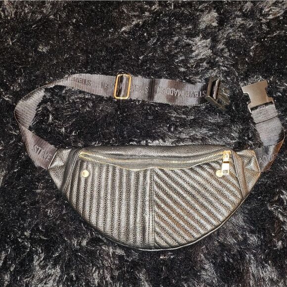 Steve Madden Black Crossbody Bag - Picture 1 of 9